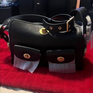 Elegant Coach Black Leather Shoulder Bag